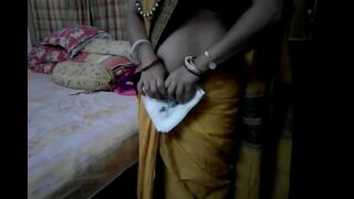 Aunty Saree Without Blouse