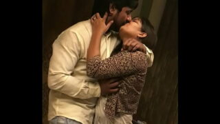 Bhabhi Kissing