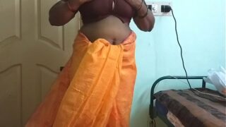 Desi Aunty Without Blouse