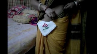 Hot Aunty On Saree