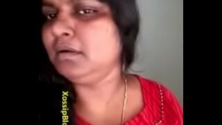 Indian Aunty Showing Cleavage