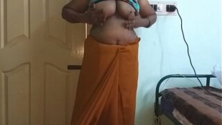 Tamil Aunty Showing