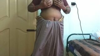 Tamil Aunty Showing Pussy