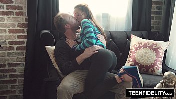 sexo com novinha pequena